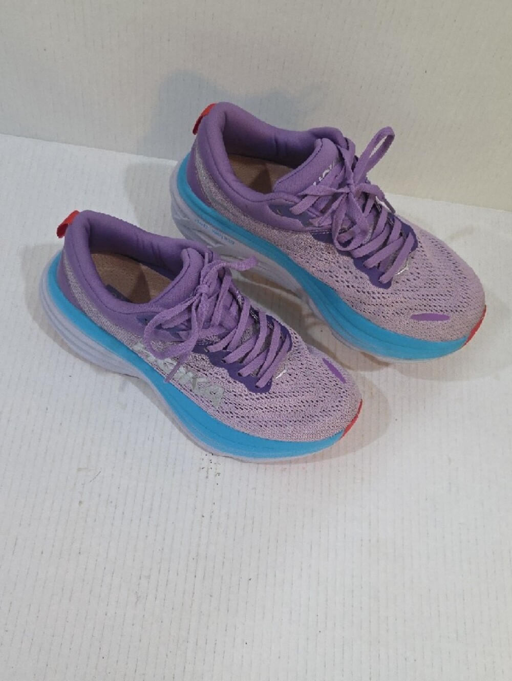 Hoka Bondi 8 Womens Lavender Shoes with Blue Midsole and Red Accents Size 7.5 - Picture 3 of 10